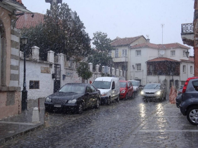 Βίντεο: Έπεσαν στην Ξάνθη τα πρώτα χιόνια!