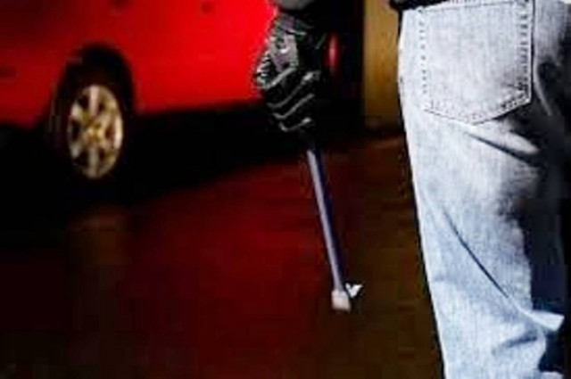 Απίστευτο: Της επιτέθηκε με σιδηρολοστό επειδή...