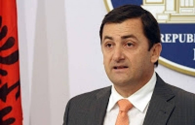 Ο υπουργός Υγείας της Αλβανίας βολτάρει συχνά στα Γιάννινα!