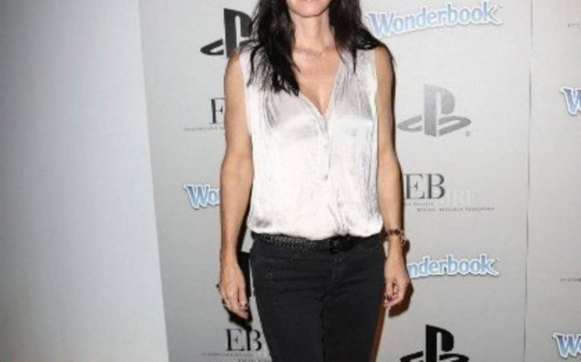 Ποια αγαπημένη star του Hollywood θα φοράει γάντια το καλοκαίρι;