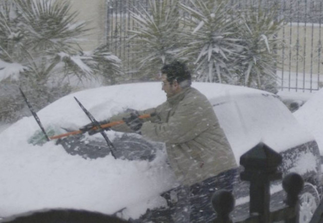 Χρήσιμο: Πως να απομακρύνετε τον πάγο από το παρμπρίζ του αυτοκινήτου