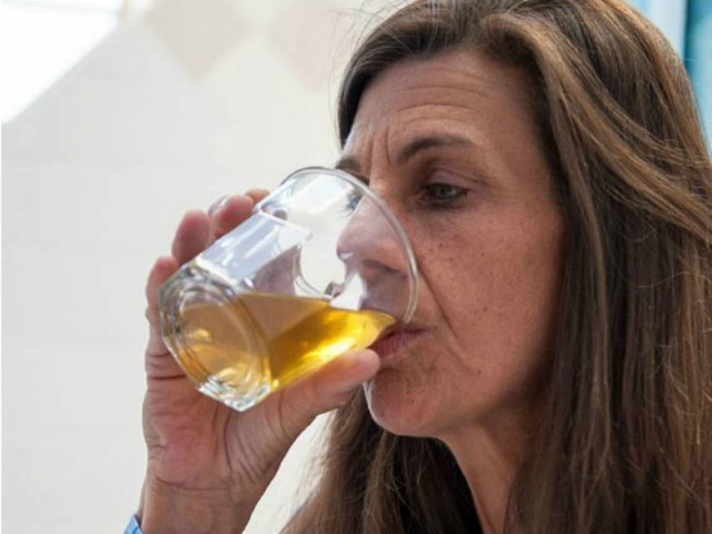 ΣΟΚ: Δεν θα πιστεύετε τι πίνει καθημερινά αυτή η γυναίκα! (pic)