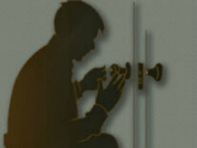 Απίστευτη κoμπίνα από κλειδαρά στη Θεσσαλονίκη - Δείτε τι κάνει