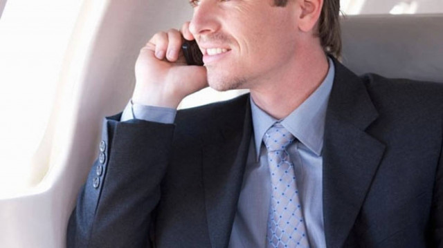 Πόσο επικίνδυνα είναι τα κινητά στην πτήση;