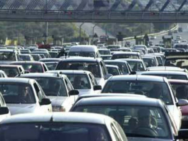 Μείωση 38,5% στις πωλήσεις αυτοκινήτων το 2012
