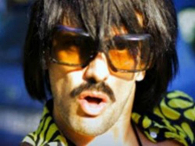 Δείτε πώς είναι ο Τόνι Σφήνος χωρίς περούκα και γυαλιά!