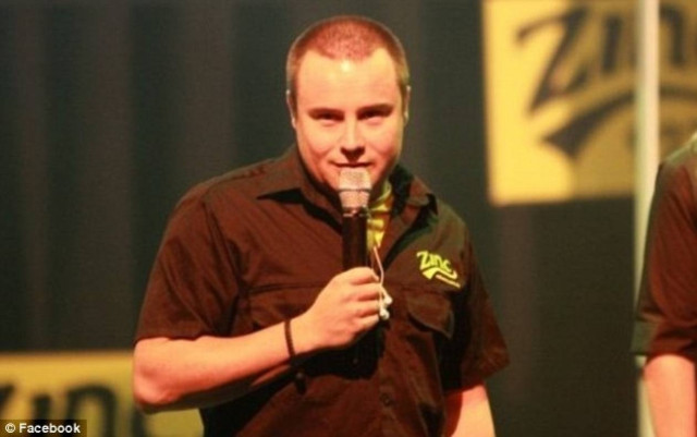 Ραδιοφωνικός παραγωγός αποκάλεσε... MILF μια πολιτικό