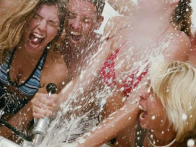 Κέρκυρα: Πιο εμετικά τα επόμενα επεισόδια του ριάλιτι με όργια (vid)