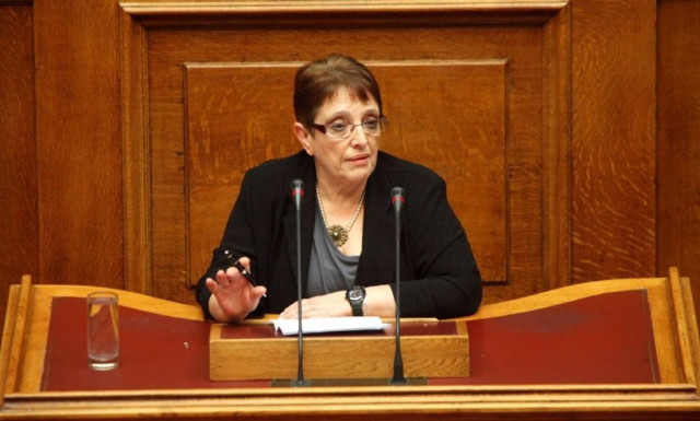 Παπαρήγα: Θα έκοβα και δέντρα για να ζεσταθούν τα παιδιά μου