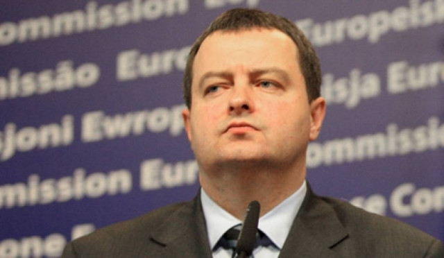 Οι Αλβανοί στο νότο της Σερβίας υπερασπίζονται μνημείο τρομοκρατών