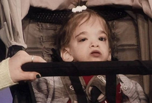 Εικοσάχρονη ζει παγιδευμένη σε σώμα μωρού