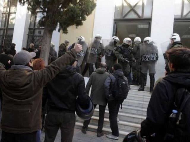 Ελεύθεροι οι 92 της «Βίλα Αμαλία» χωρίς χρηματική εγγύηση