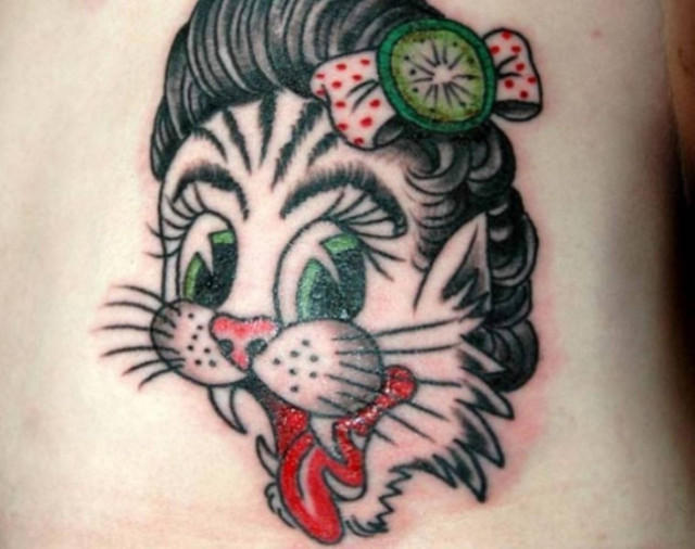 Λατρεύουν τις γάτες και τις έκαναν τατουάζ!(pics)