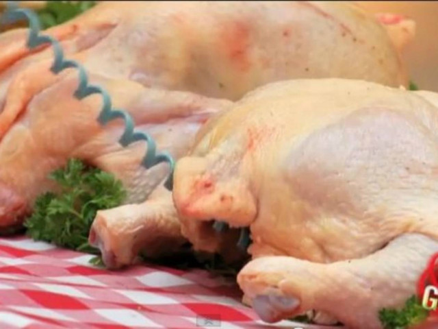 Βίντεο: Απίθανη φάρσα με τηλέφωνο... μέσα σε κοτόπουλο!