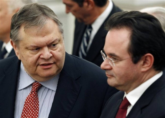 Τα σημεία που «καίνε» Παπακωνσταντίνου και Βενιζέλο