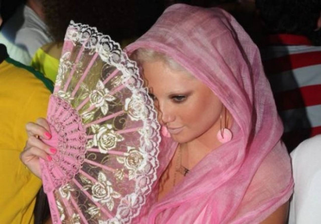 Τζούλια που ξέχασες τα εξτένσιον;