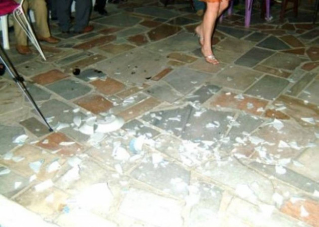 Λονδίνο: Σφραγίζουν ελληνικό μαγαζί λόγω μπουζουκιού και πιάτων