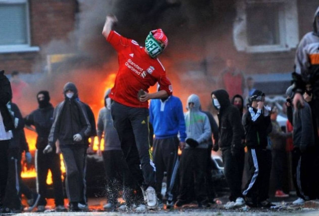 Έκτη εβδομάδα συγκρούσεων στην Βόρειο Ιρλανδία