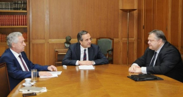 Σε εξέλιξη η σύσκεψη των κυβερνητικών εταίρων στο Μαξίμου για τη βία