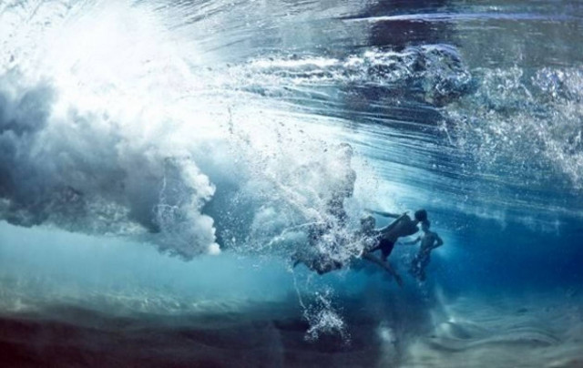 Δείτε πως φαίνονται τα κύματα από τον βυθό (pics)