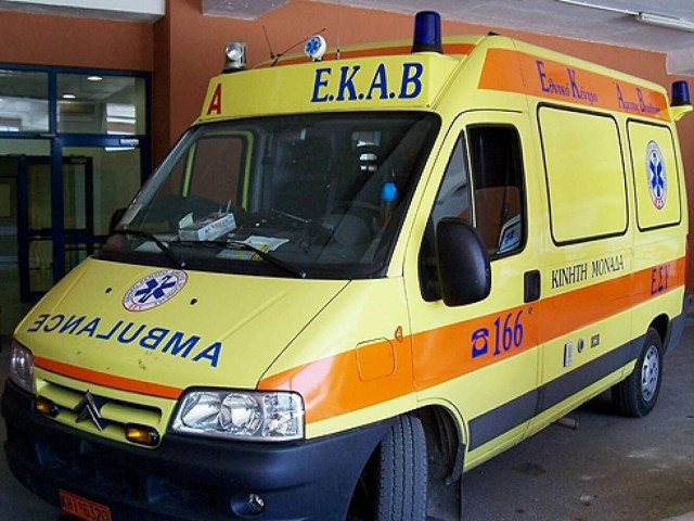 Φορτηγό παρέσυρε και τραυμάτισε πεζό στον Πειραιά