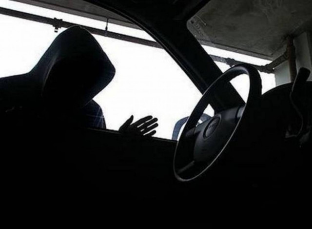 Πήραν το αυτοκίνητο και βγήκαν...για τσάντες