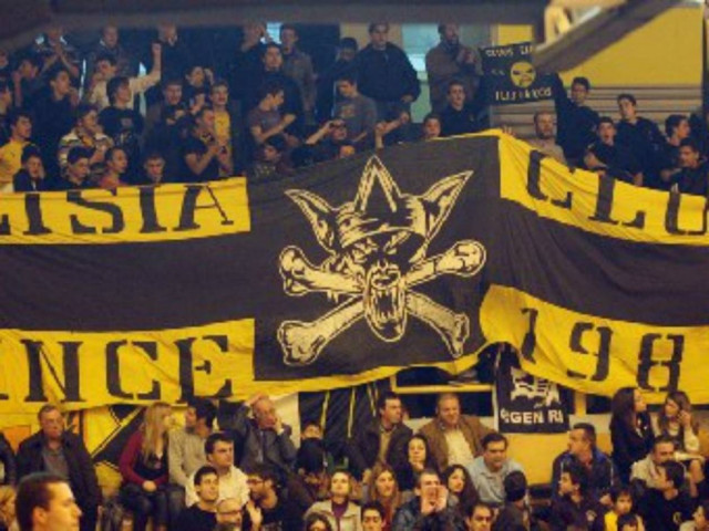 «Γεμίστε το γήπεδο, αγκαλιάστε τα παιδιά»