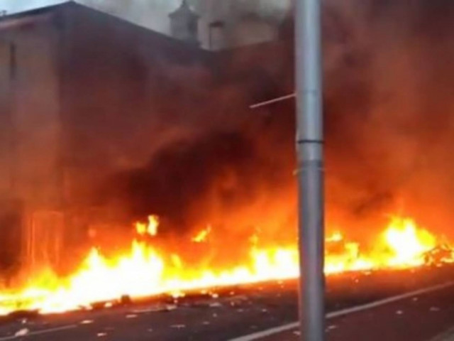 ΠΡΙΝ ΛΙΓΟ: Βίντεο από την πτώση ελικοπτέρου στο Λονδίνο