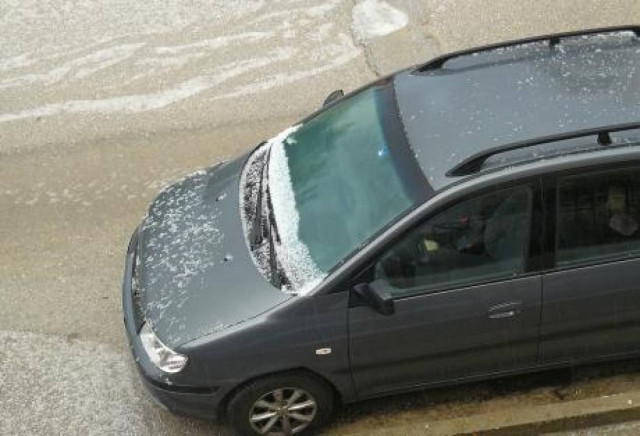 ΤΩΡΑ: Χαλαζόπτωση στην Πάτρα