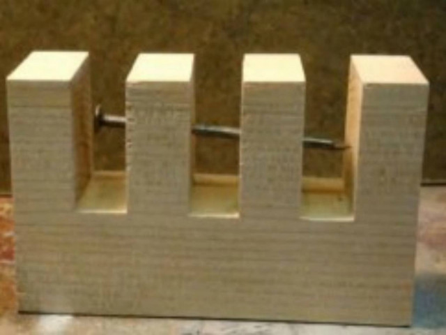 Απίστευτο τρικ: Πώς κάρφωσε την πρόκα; (vid)