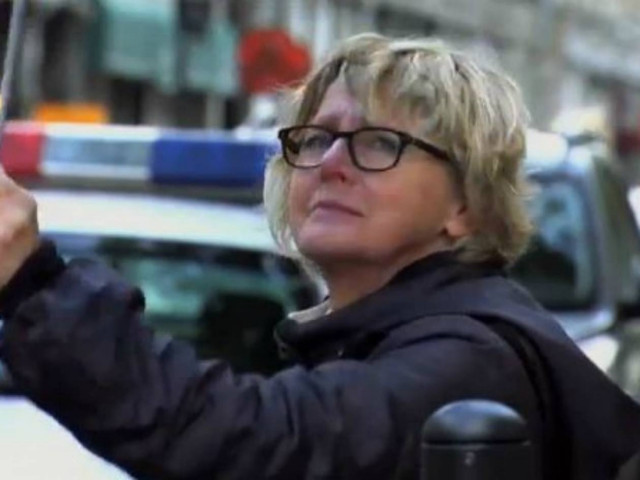 Απίθανη φάρσα: H ομπρέλα πέταξε! (vid)