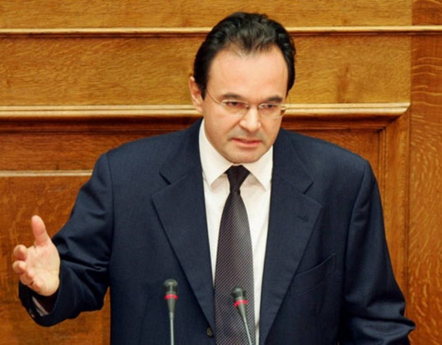 Δείτε LIVE: Στο βήμα της Βουλής ο Γ. Παπακωνσταντίνου