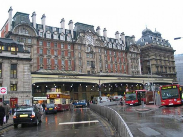 Στις φλόγες τρένο στο κέντρο του Λονδίνου