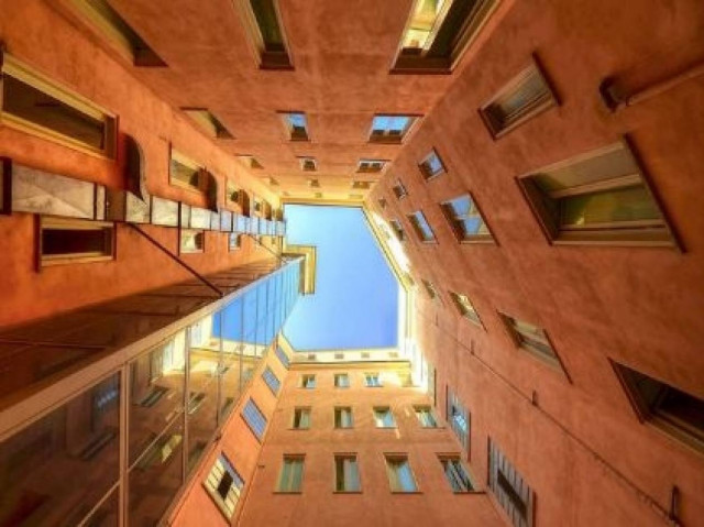 Δείτε κτίρια…από κάτω προς τα πάνω (pics)