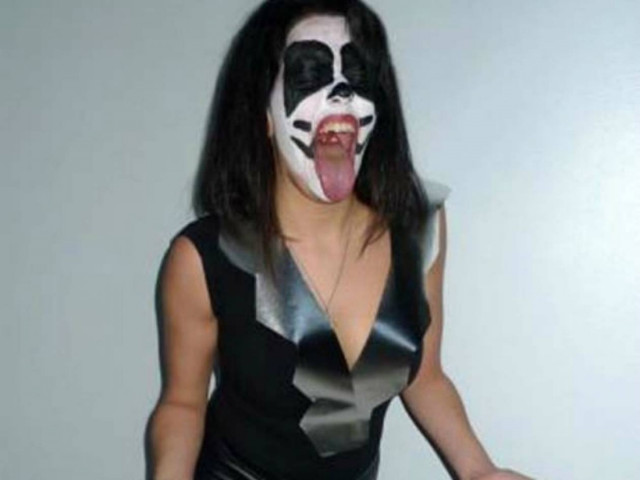 Απίστευτο:Η κοπέλα που μεταμφιέζεται από Ποκαχόντας σε... Εξολοθρευτή