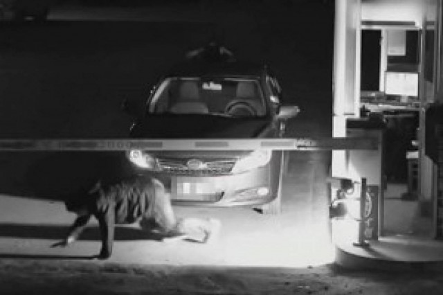 Βίντεο: Έκανε το... φάντασμα για να μην πληρώσει το πάρκινγκ!