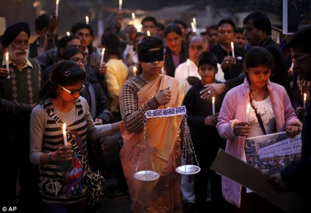 ΣΟΚ: Έκαψαν ζωντανή θύμα βιασμού για να μην πάει στην αστυνομία