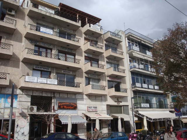 «Τρυπώνουν» σε δικηγορικά γραφεία απέναντι από δικαστήρια