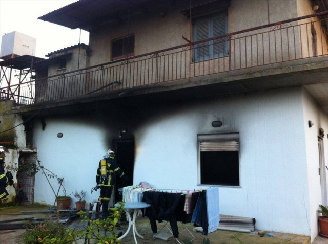 Έβλεπαν το σπίτι τους να καίγεται (pics - vid)