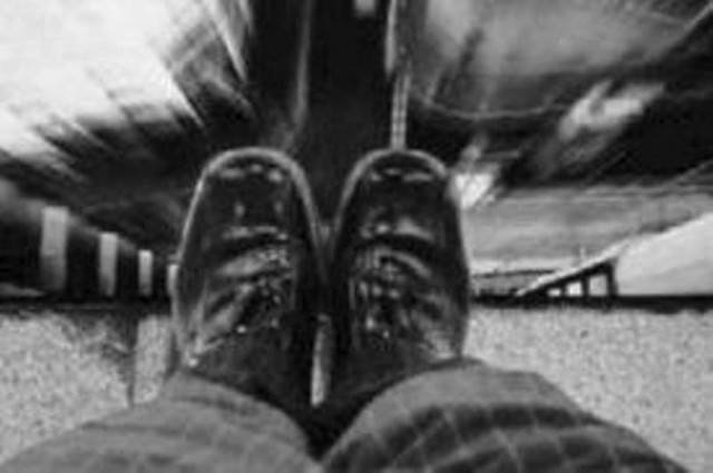 Σοκ: Είδε τον άνδρα της να πέφτει από το μπαλκόνι