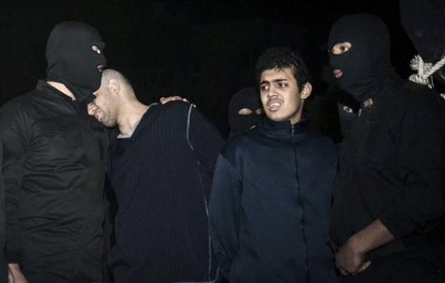 Συγκλονιστική φωτογραφία: «Λύγισε» πριν την αγχόνη...