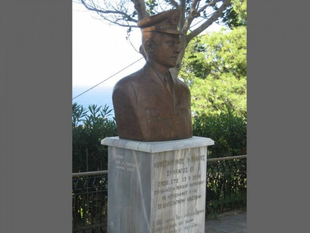 Επανατοποθετήθηκε η προτομή του Κώστα Ηλιάκη