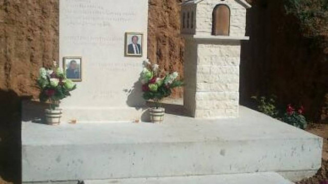 Τρισάγιο στον τόπο του τραγικού τροχαίου με το ΕΚΑΒ