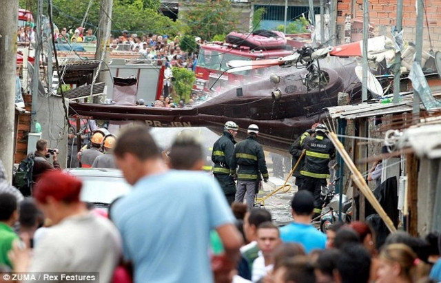 Βίντεο: Ελικόπτερο έπεσε σε σπίτια