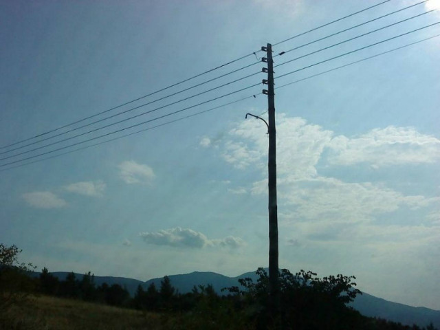 Έκοψαν κολώνα της ΔΕΗ για να αφαιρέσουν τον χαλκό!