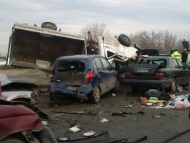 Βίντεο: Τα πρώτα λεπτά από τη φονική καραμπόλα