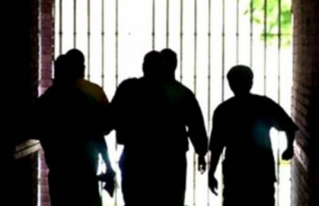 Συμμορίες ανηλίκων τρομάζουν πολίτες και ΕΛ.ΑΣ.