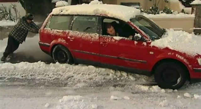 Κορυφαίο βίντεο: Άνθρωποι εναντίον… χειμώνα!