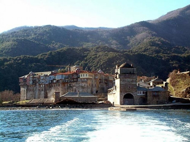 Βίντεο: To θαύμα με το καντήλι στην Ιερά Μονή Ιβήρων