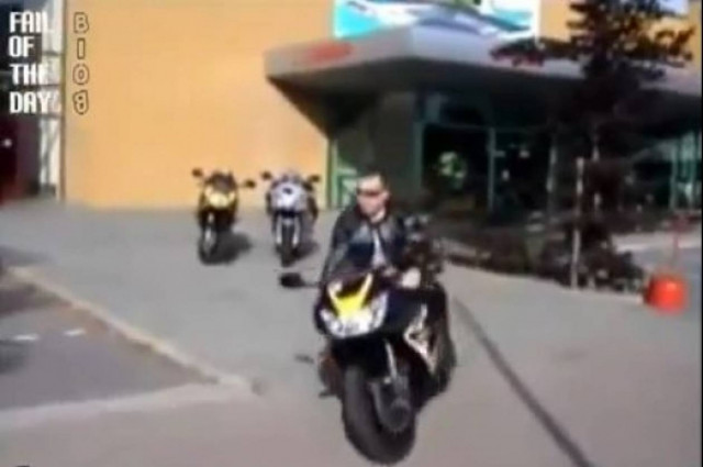 Βίντεο-FAIL: Δείτε πώς την πάτησε ο μηχανόβιος